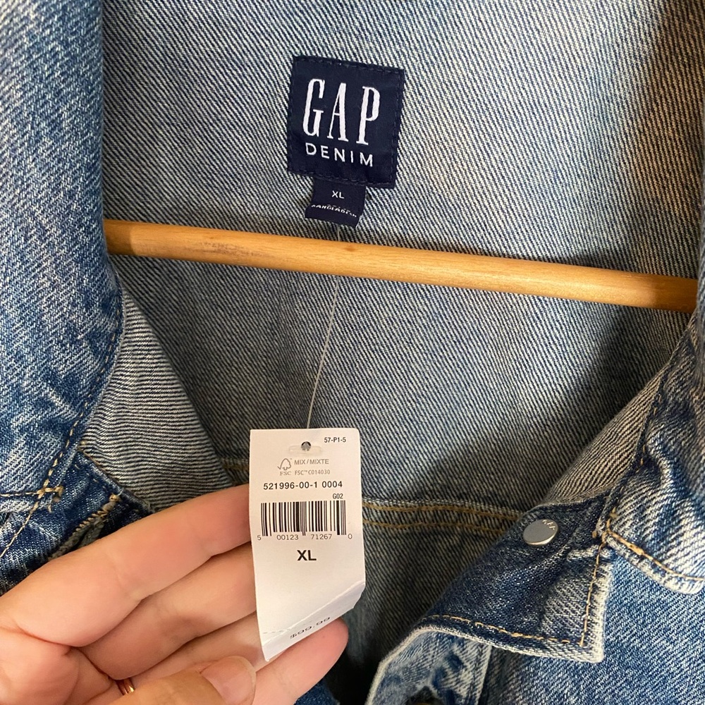 GAP Women's Blue Denim Jacket - Picture 2 of 3